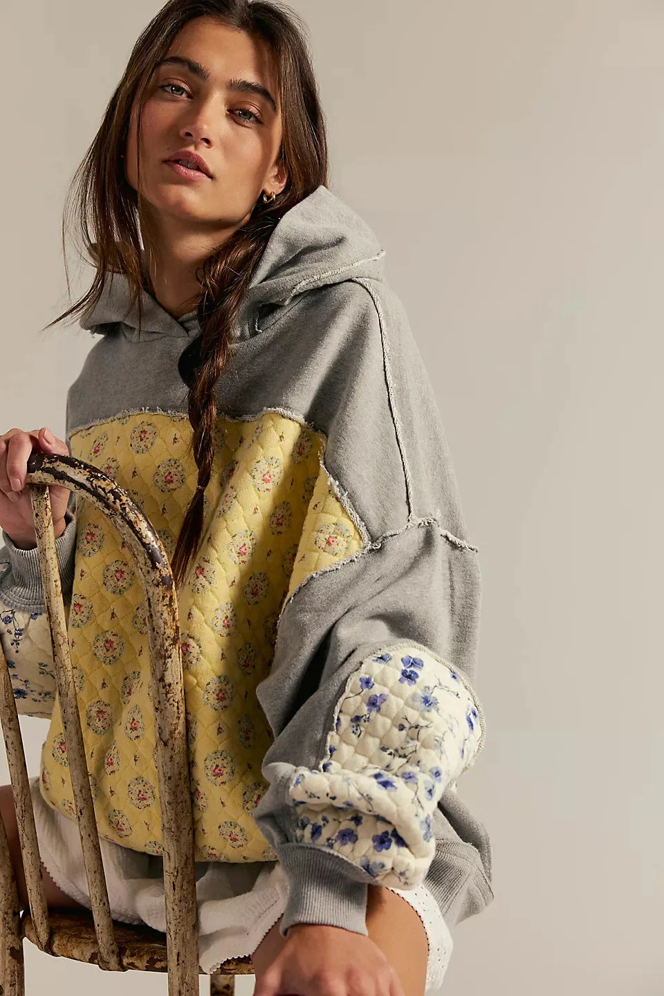 Sweat à Capuche Brodé